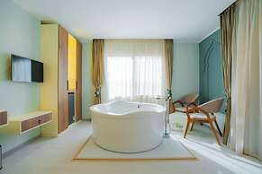 Aura Pyramids Boutique Hotel