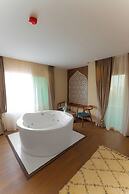 Aura Pyramids Boutique Hotel