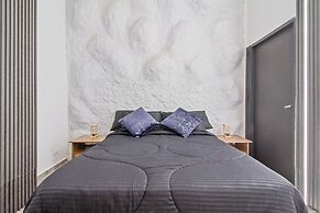 6 BR with Jacuzzi 1 block from LLeras