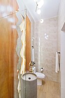 6 BR with Jacuzzi 1 block from LLeras