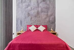 6 BR with Jacuzzi 1 block from LLeras