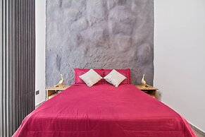 6 BR with Jacuzzi 1 block from LLeras