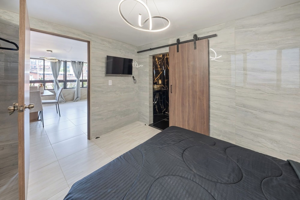3 BR apartment 1 block from lleras park