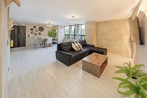 3 BR apartment 1 block from lleras park