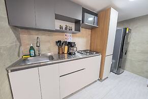 3 BR apartment 1 block from lleras park