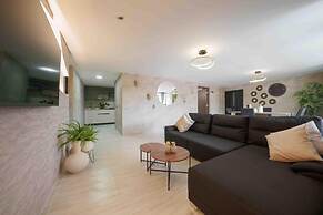 3 BR apartment 1 block from lleras park
