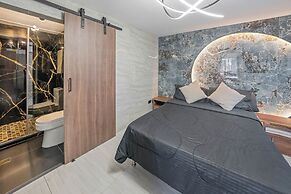 3 BR apartment 1 block from lleras park