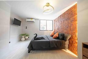 3 BR apartment 1 block from lleras park