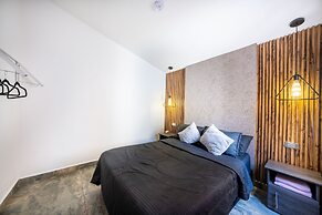 Provenza 5BR Jacuzzi 1 Block from Lleras