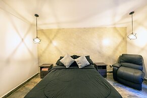 Provenza 5BR Jacuzzi 1 Block from Lleras