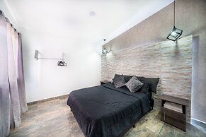 Provenza 5BR Jacuzzi 1 Block from Lleras