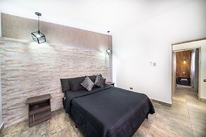 Provenza 5BR Jacuzzi 1 Block from Lleras