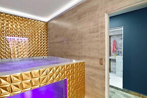 Provenza 5BR Jacuzzi 1 Block from Lleras