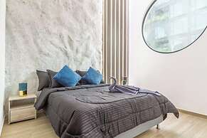 6BR w Jacuzzi  Private Baths Lleras