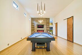 6BR w Jacuzzi  Private Baths Lleras