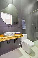 6BR w Jacuzzi  Private Baths Lleras