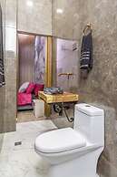 6BR w Jacuzzi  Private Baths Lleras