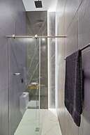 6BR w Jacuzzi  Private Baths Lleras