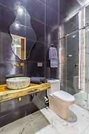 6BR w Jacuzzi  Private Baths Lleras