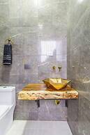 6BR w Jacuzzi  Private Baths Lleras