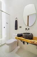 6BR w Jacuzzi  Private Baths Lleras