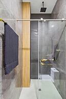6BR w Jacuzzi  Private Baths Lleras