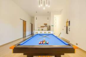6BR w Jacuzzi  Private Baths Lleras