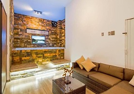 6BR w Jacuzzi  Private Baths Lleras