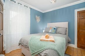 Beachside Stay - 4 Mins Walk - Free Parking
