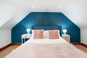 Beachside Stay - 4 Mins Walk - Free Parking