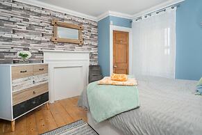Beachside Stay - 4 Mins Walk - Free Parking