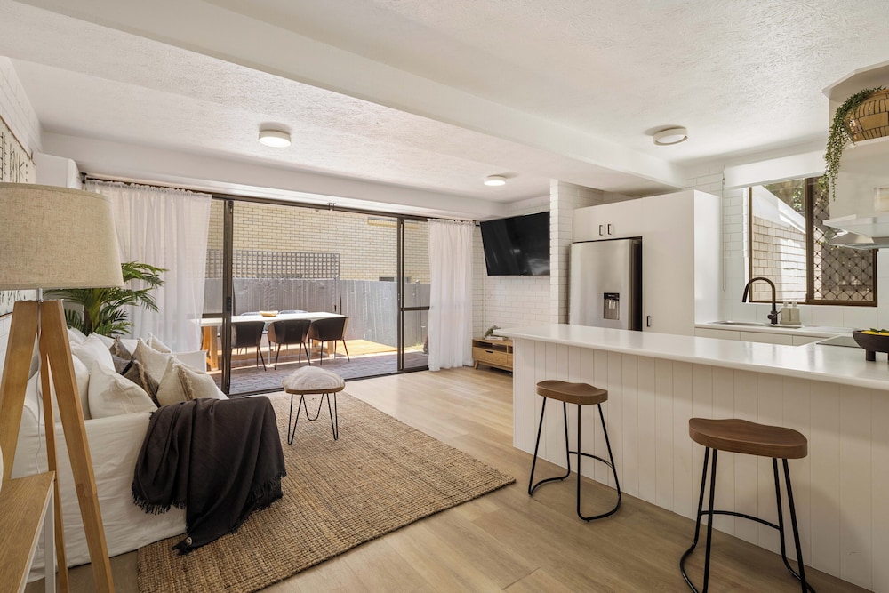 Markwell Surf · Courtyard Stay Steps from Beach