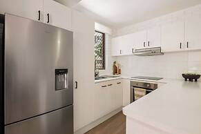 Markwell Surf · Courtyard Stay Steps from Beach