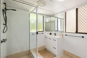 Markwell Surf · Courtyard Stay Steps from Beach