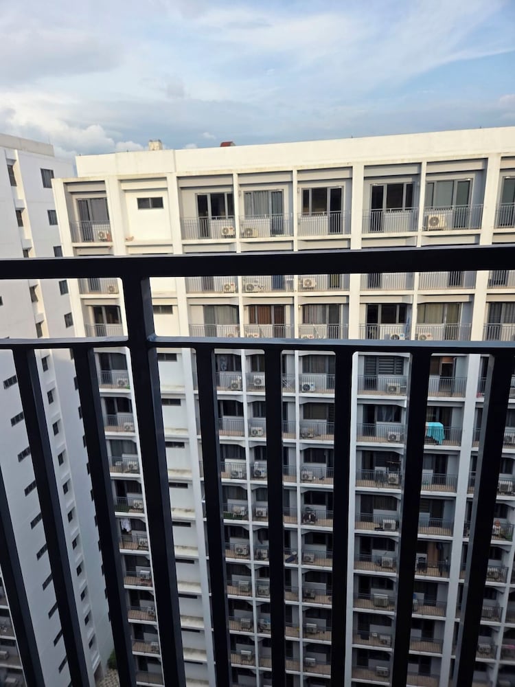 Shore 2 Unit 18102 Tower 3