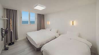 Pohang Luna Ocean View Pool Villa