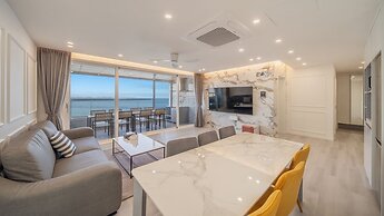 Pohang Luna Ocean View Pool Villa