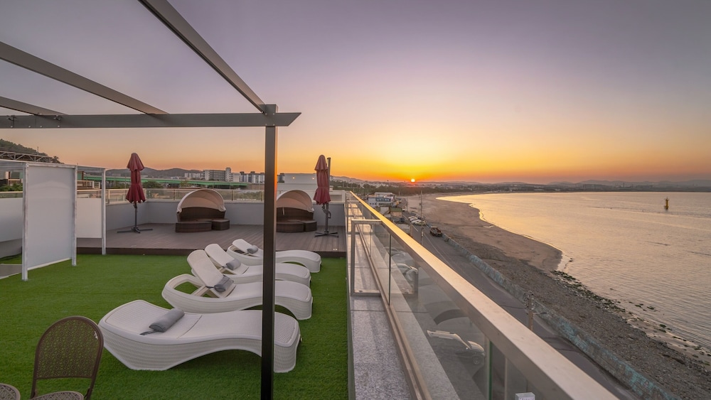 Pohang Luna Ocean View Pool Villa