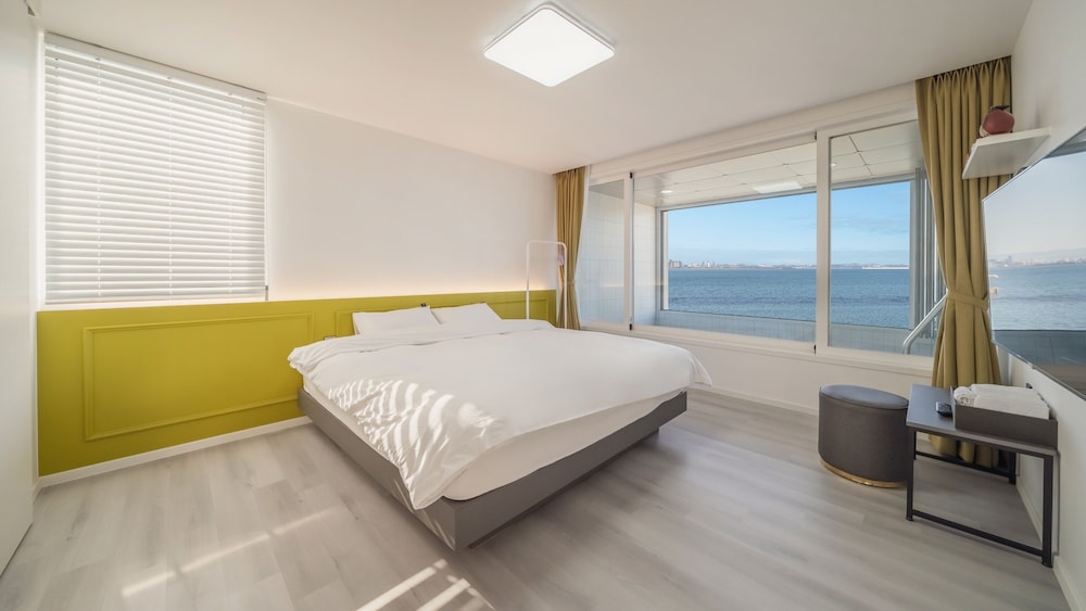 Pohang Luna Ocean View Pool Villa