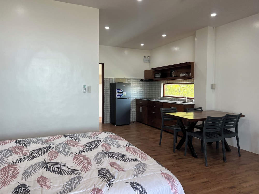 buddy's Beach House Sipalay