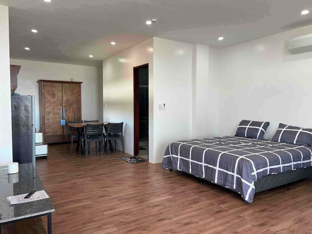 buddy's Beach House Sipalay