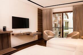 Golden Tulip Muscat The Village
