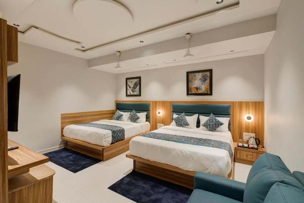 Hotel Sparsh Town