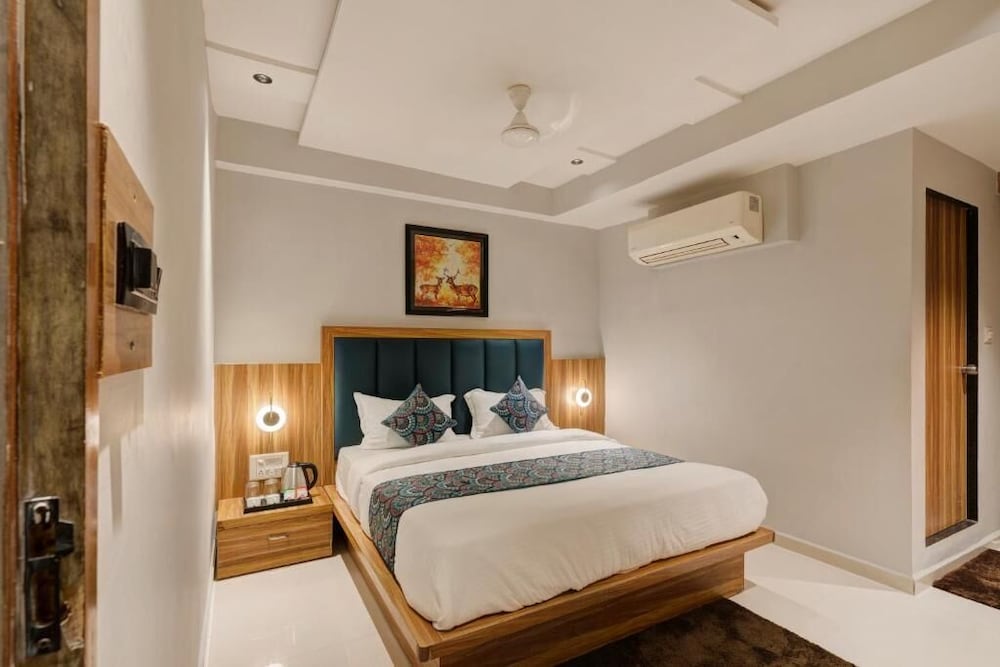 Hotel Sparsh Town