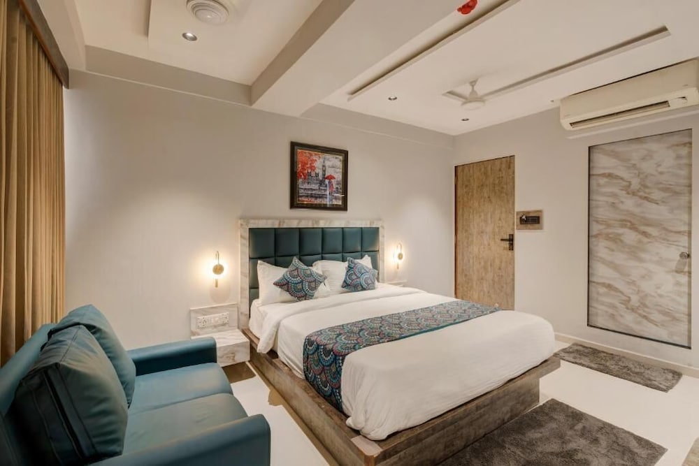 Hotel Sparsh Town