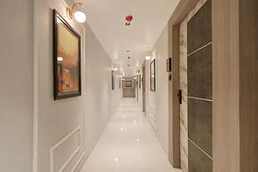 Hotel Sparsh Town