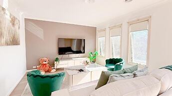 StayAU Family Haven Pet-Friendly