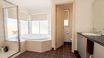 StayAU Family Haven Pet-Friendly