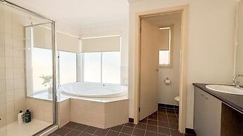 StayAU Family Haven Pet-Friendly