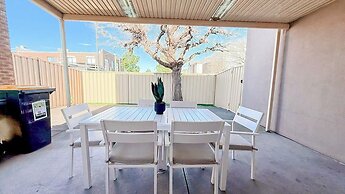 StayAU Family Haven Pet-Friendly